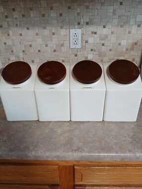 Ceramic Canister Set Of 4 HYALYN USA 1991 Vtg.Cream Dk Brown Woodlook Lids GUVC